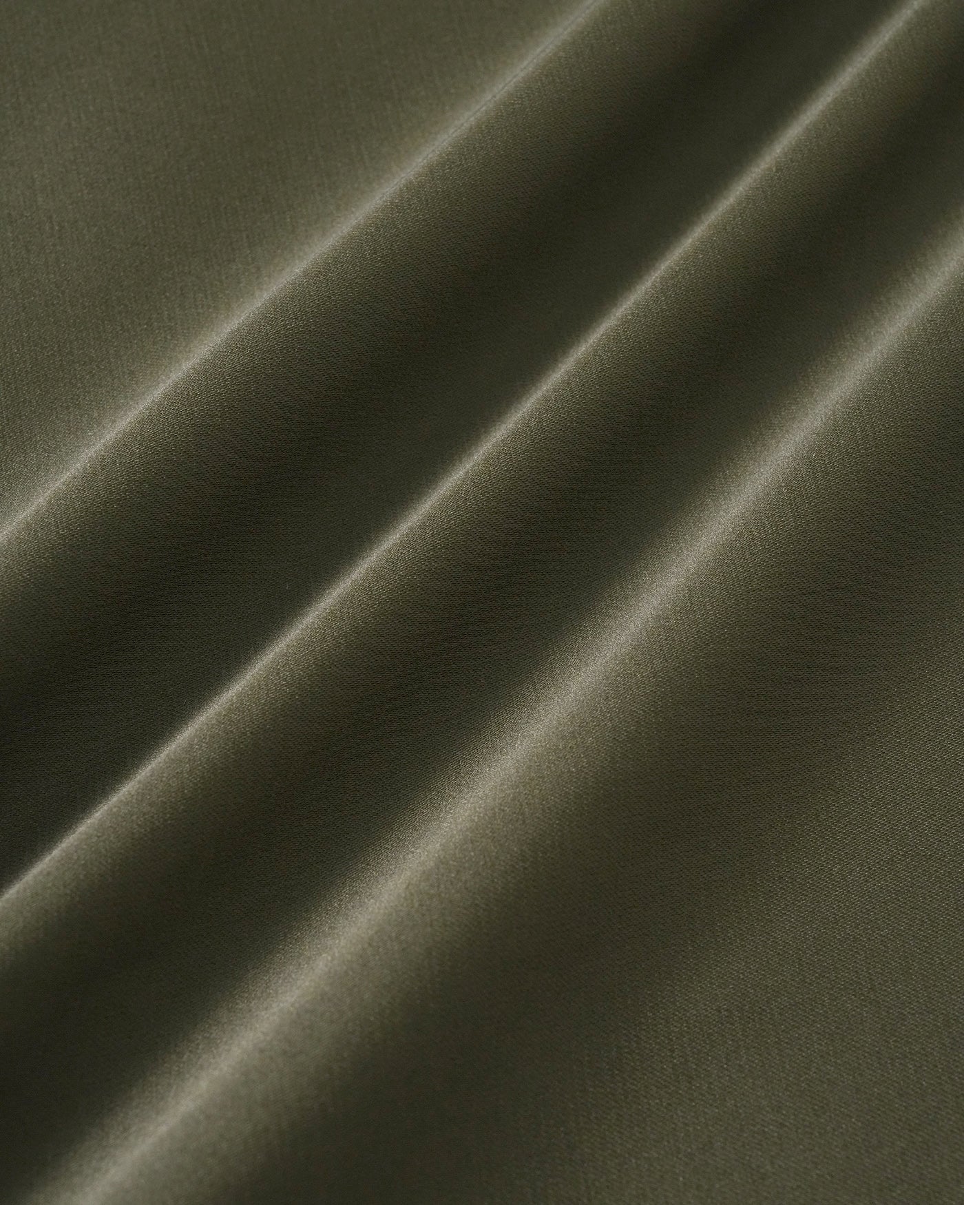 Vestido Midi Verde de Satén con Encaje