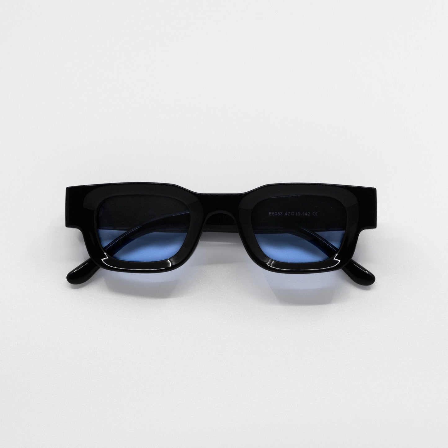 Gafas de sol cuadradas SEMBO Ocean – montura negra con lentes azules | Arloow